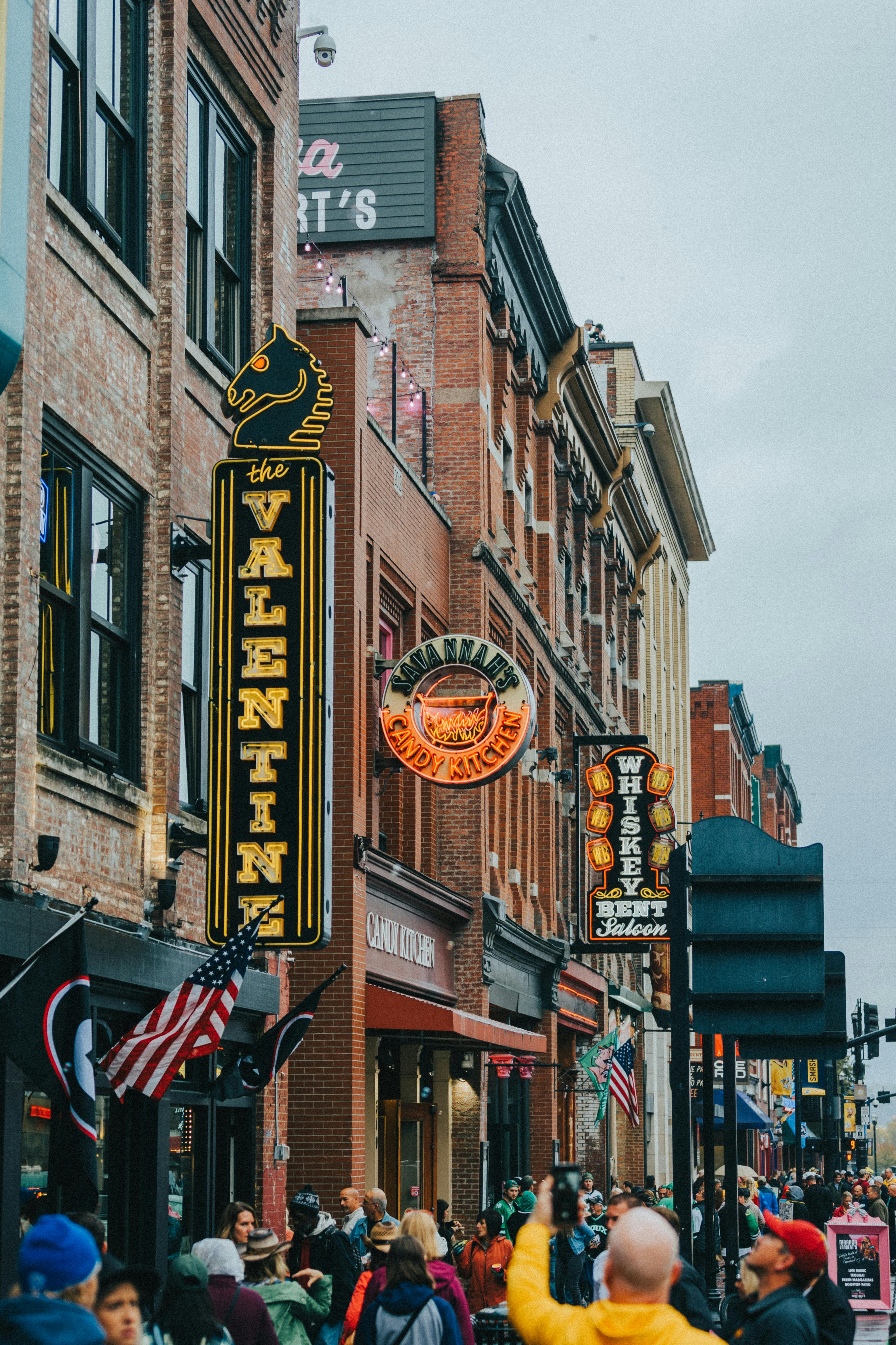 Image of Nashville street lights and signage