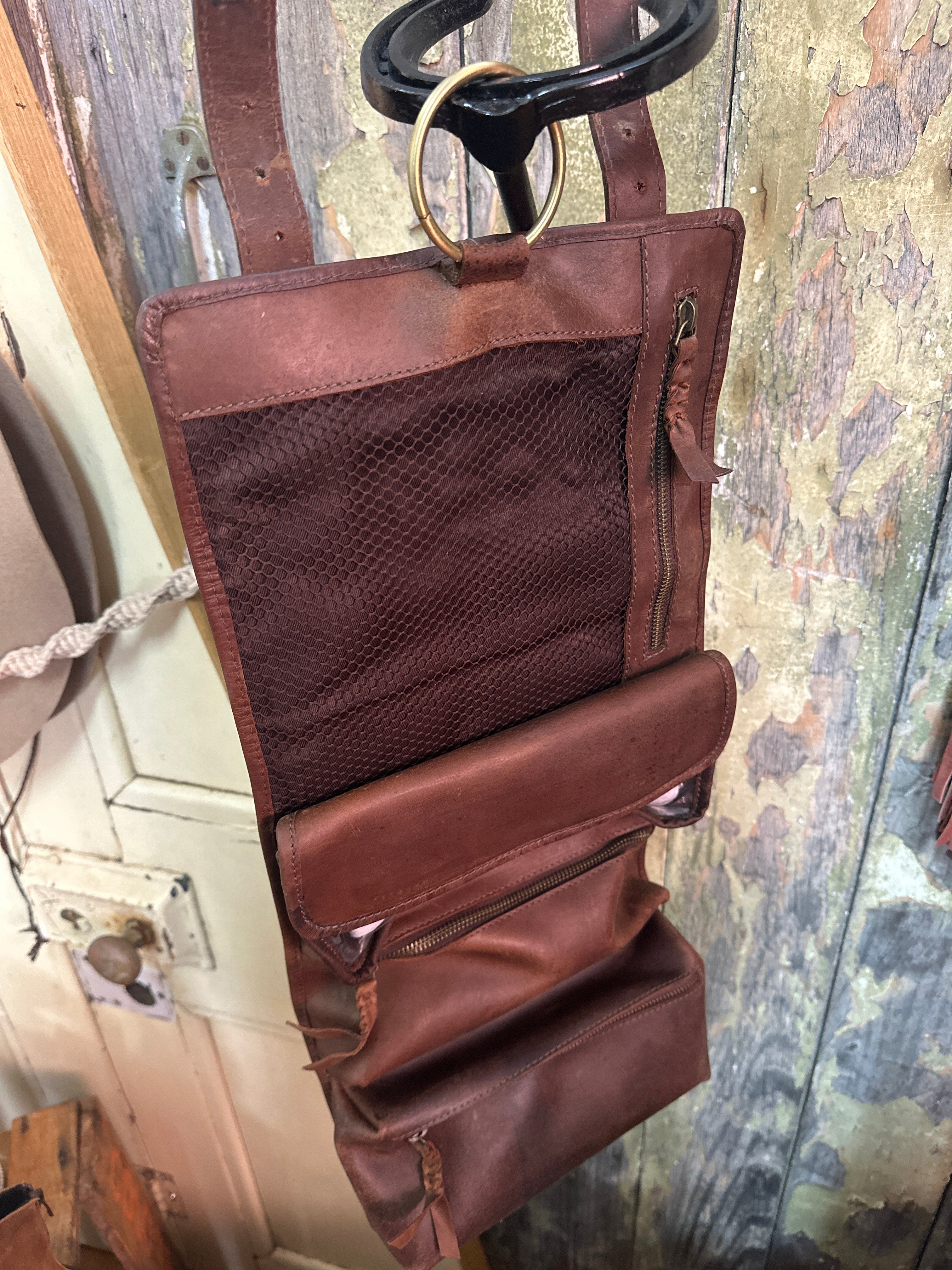 Sunshine Barossa Hanging Leather Toiletry Bag